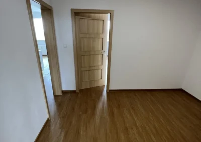 Rekonstrukce bytového jádra a chodby ve Skvrňanech