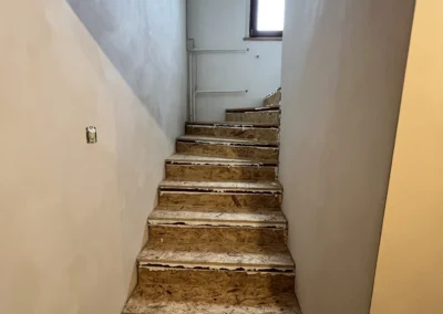 Rekonstrukce schodiště a chodby v Plešnicích