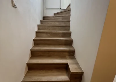 Rekonstrukce schodiště a chodby v Plešnicích