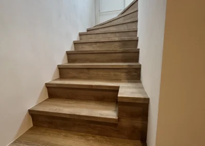 Rekonstrukce schodiště a chodby v Plešnicích
