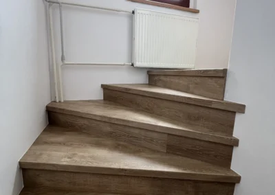 Rekonstrukce schodiště a chodby v Plešnicích