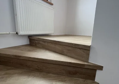 Rekonstrukce schodiště a chodby v Plešnicích